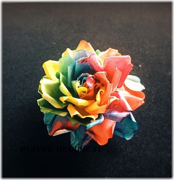 Mavrična vrtnica iz papirja