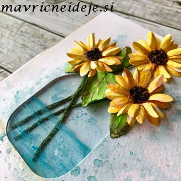 Vaza z vodo in glossy accents