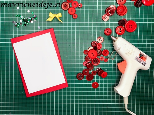 Voščilnica z gumbi material