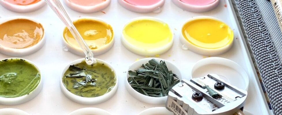 Distress-pencils-as-pallete